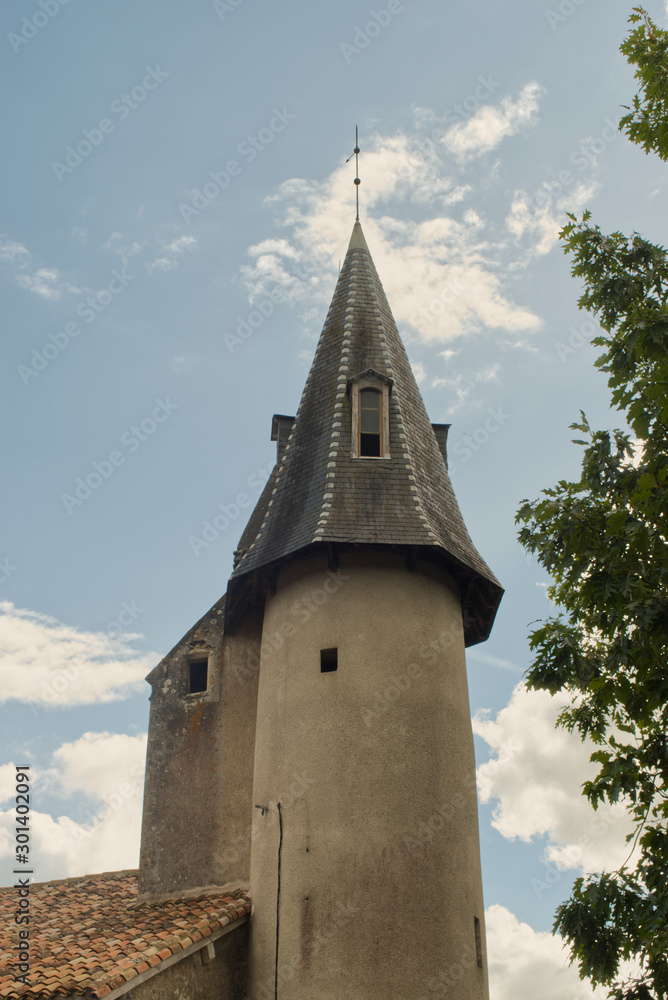 Clocher de l'église de Trensacq dans les Landes