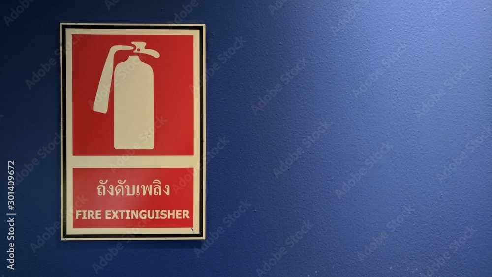 Naklejka premium symbol for fire extinguisher on the wall