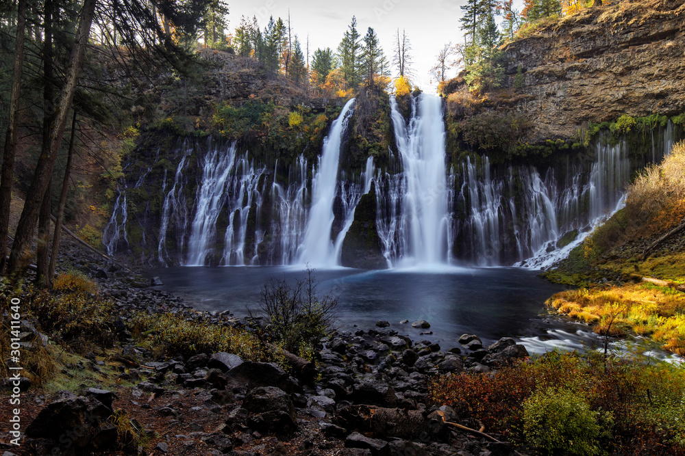 Fototapeta premium Burney Falls, California, in Autumn