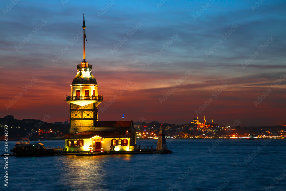 Fototapeta premium Maiden's Tower taken with long exposure at sunset