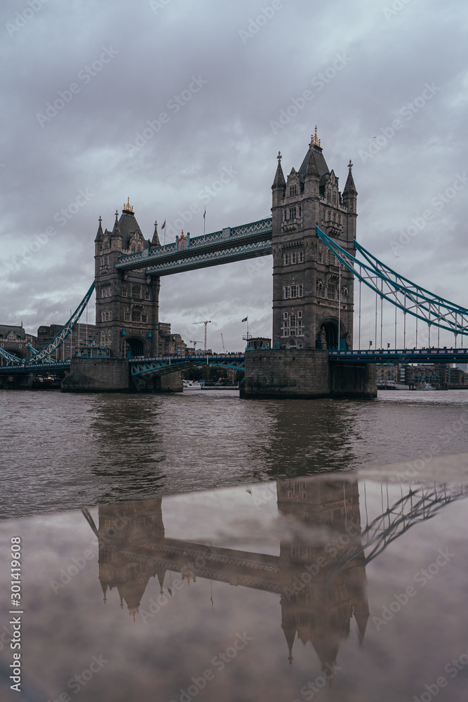 Obraz premium tower bridge in london with reflection