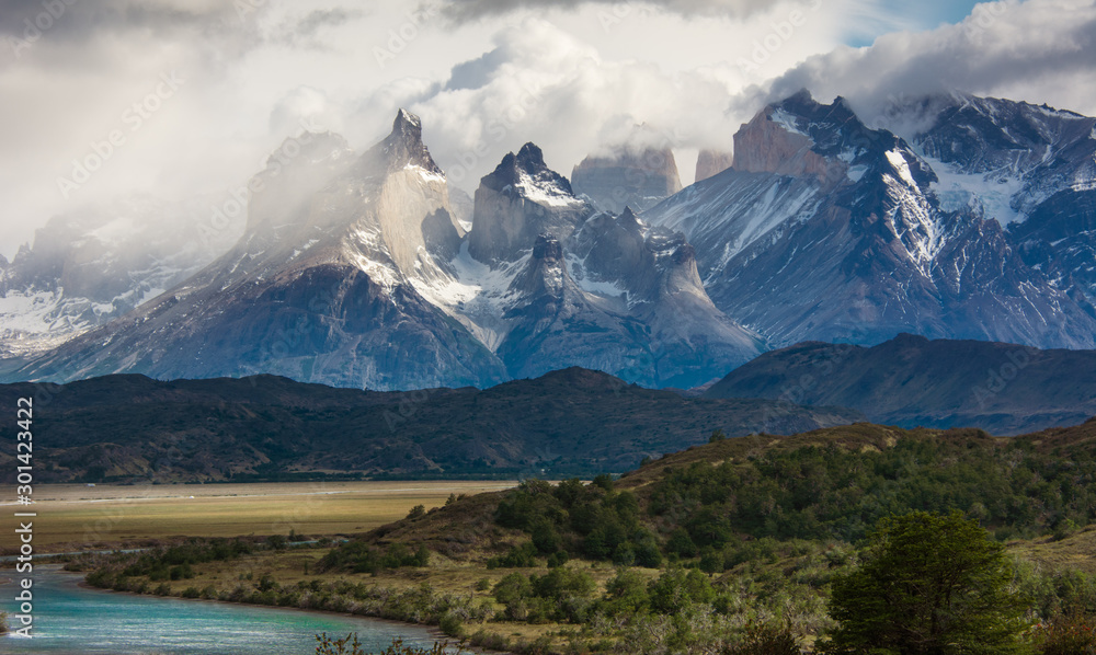 Enormes montañas en sudamerica
