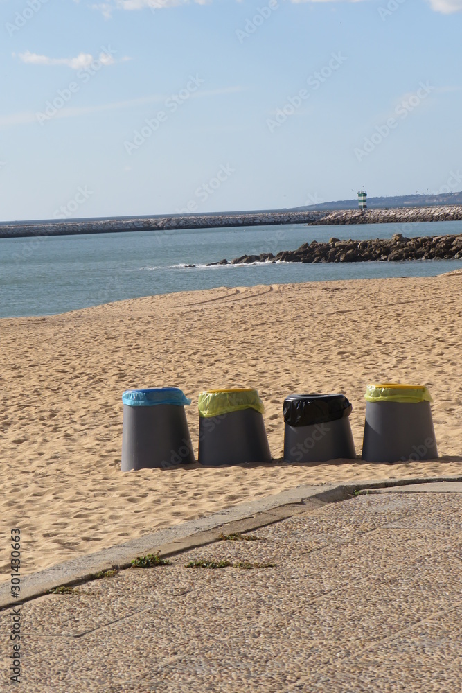 Naklejka premium row of chairs on beach