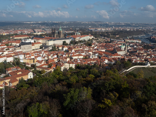 Wallpaper Mural Prager Burg, Pražský hrad, mit Sankt-Veits-Dom (Chrám sv. Vita) und den Stadtvierteln Hradschin, Hradčany, und Kleinseite, Malá Strana Torontodigital.ca