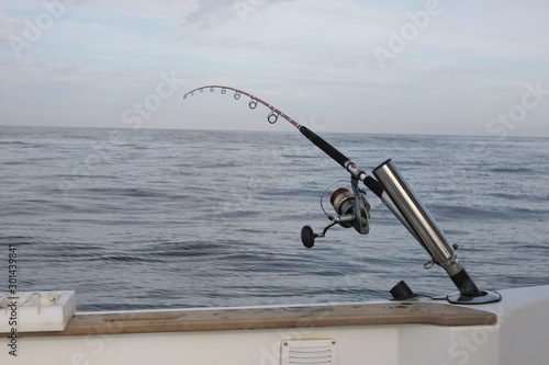 caña de pesca preparadas en el barco
