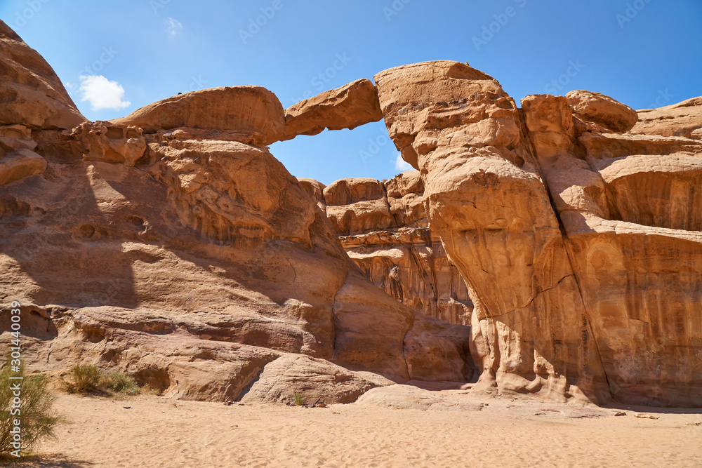 Fototapeta premium Um Fruth rock bridge in Wadi Rum desert, Jordan