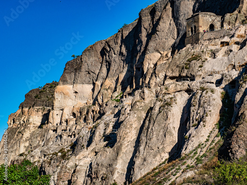 Wallpaper Mural Vardzia, Wardsia ist eine Höhlenstadt westlich der Stadt Achalkalaki in der Munizipalität Aspindsa, in der Region Samzche-Dschawachetien im Süden Georgiens, Torontodigital.ca