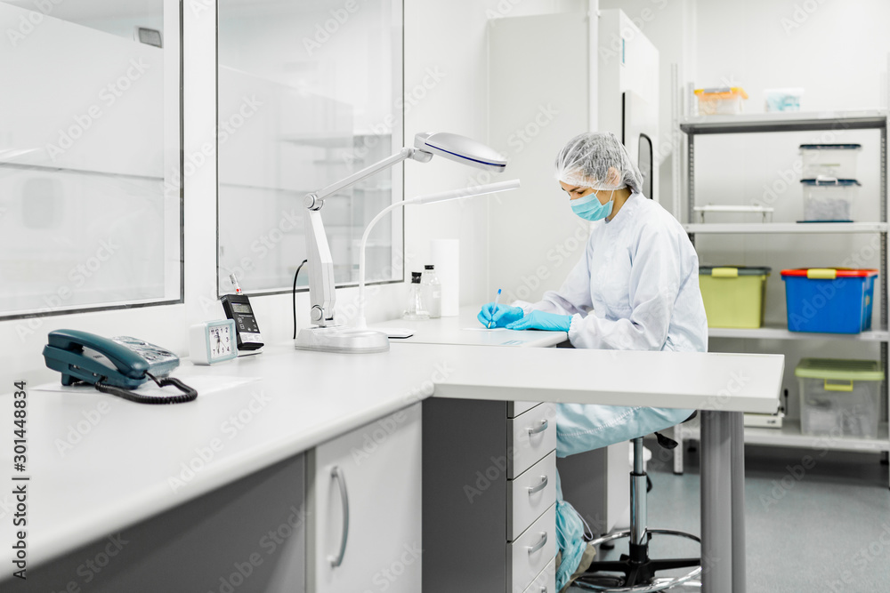 Obraz premium Laboratory for the production of biomaterials. People do research.