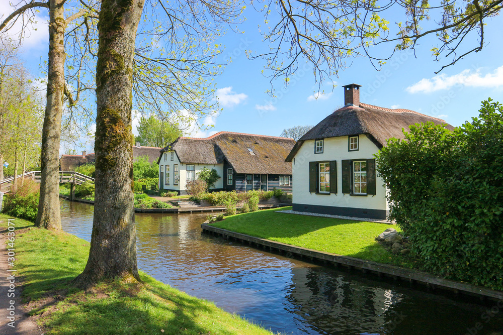 Rural holland landscape - cosy house on canal in small town Giethoorn, Netherlands Rural holland landscape - cosy house on canal in small town Giethoorn, Netherlands