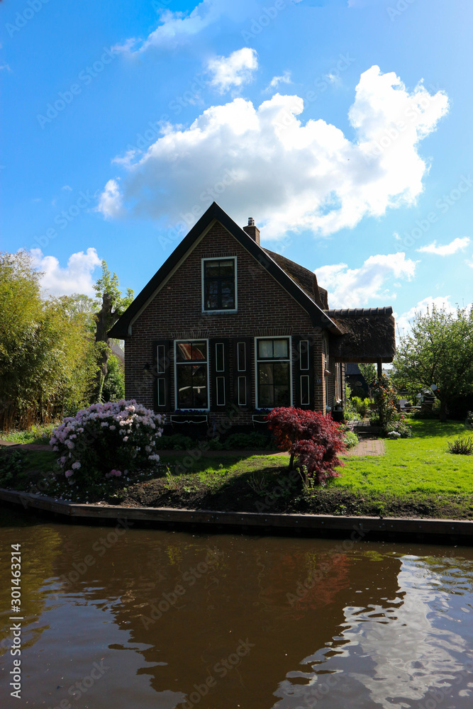 Cosy small house on the canal in little holland village Giethoorn, Netherlands