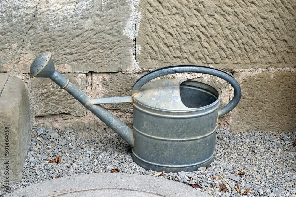 Old Metal Watering Can 6903-042 Old Metal Watering Can 6903-042