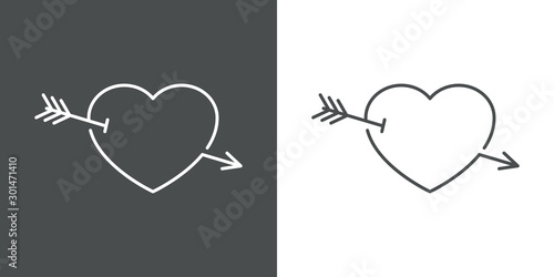 Icono lineal corazón con flecha de cupido en gris y blanco photo