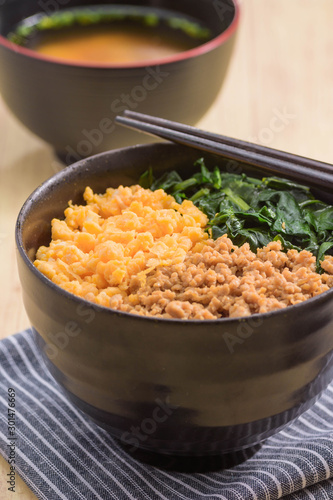 三色丼 ご飯物