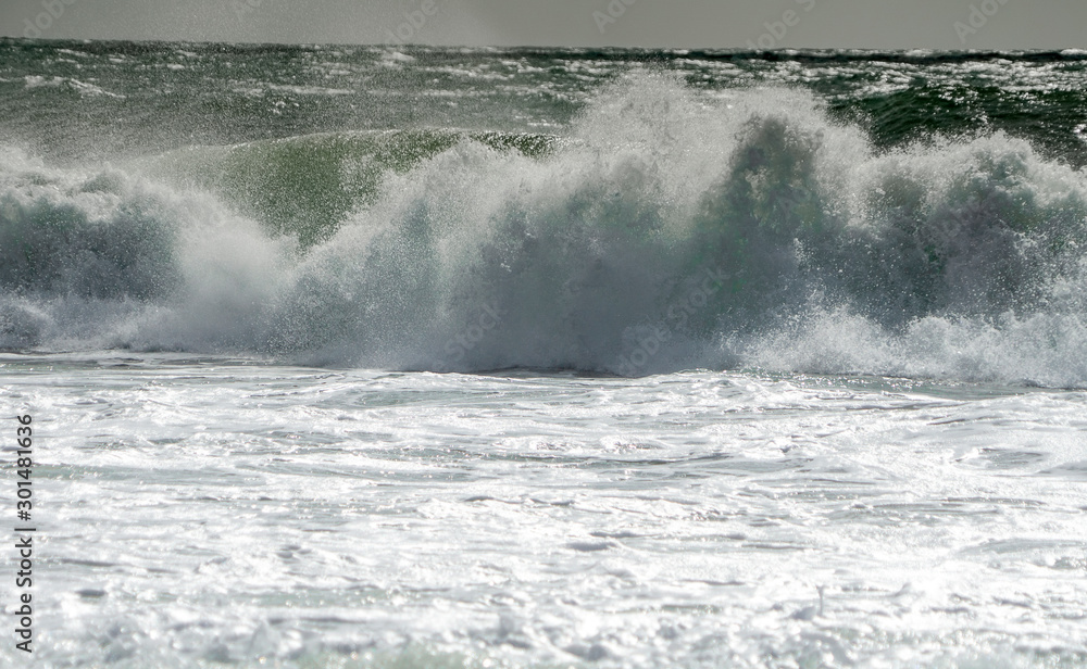 Fototapeta premium Waves_Crash on to ta Beach w Cornwall_15