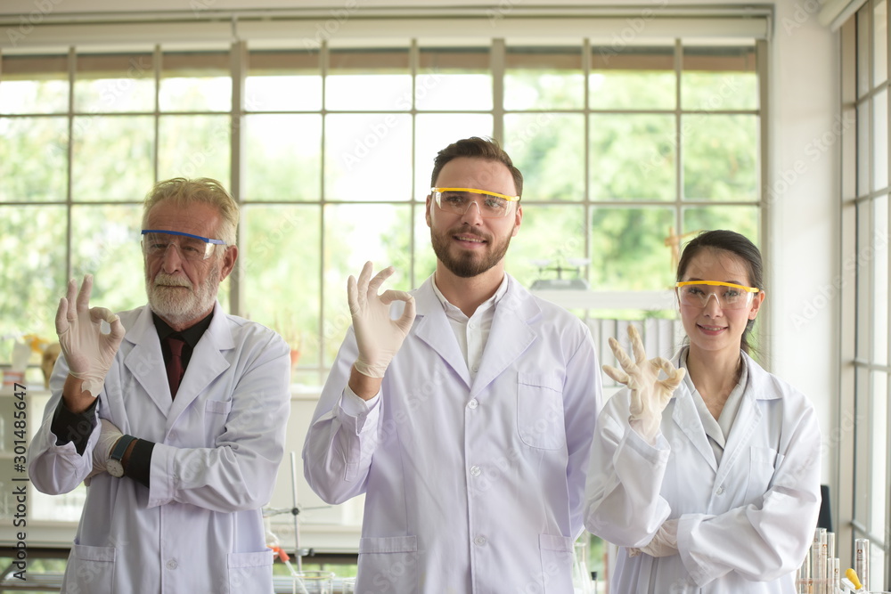 Scientists are working on scientific tests in the lab. Science force Perform chemical testing and analysis or Experimental production of drugs and vaccines