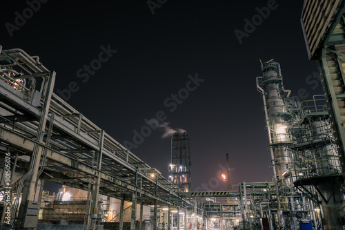 Fototapeta Pipeline and pipe rack of petroleum industrial plant at night