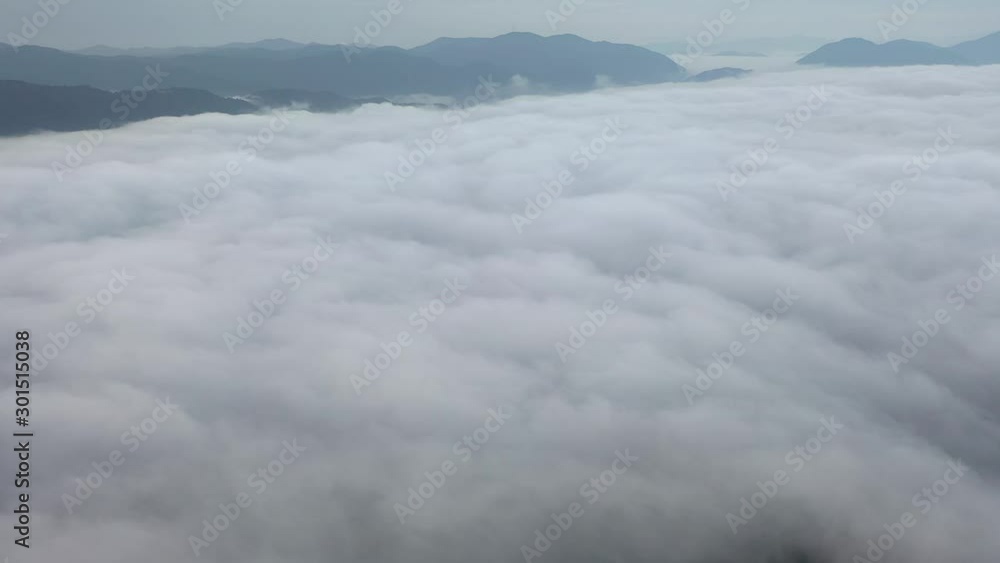 雲海をドローン空撮 雲海をドローン空撮