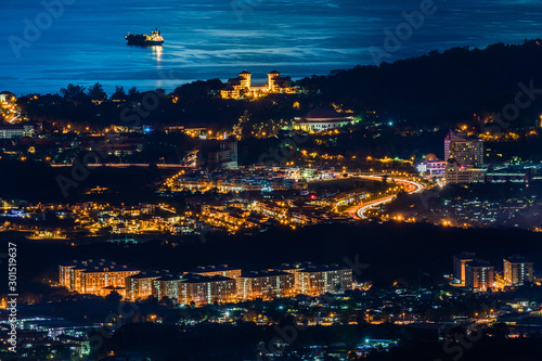 Cuadro en lienzo Kota Kinabalu at Dawn from Bukit Kokol 1