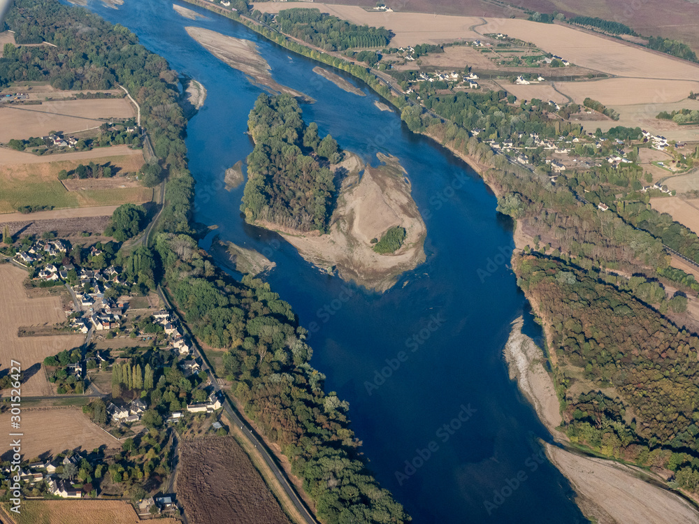 vue aérienne de la Loire à La Chapelle-sur-Loire en France