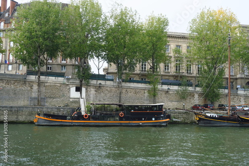 Péniche sur la Seine. Paris. France.