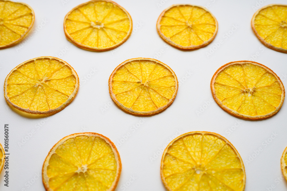 Fototapeta premium fruit pattern of a row of dried orange slices on a white background