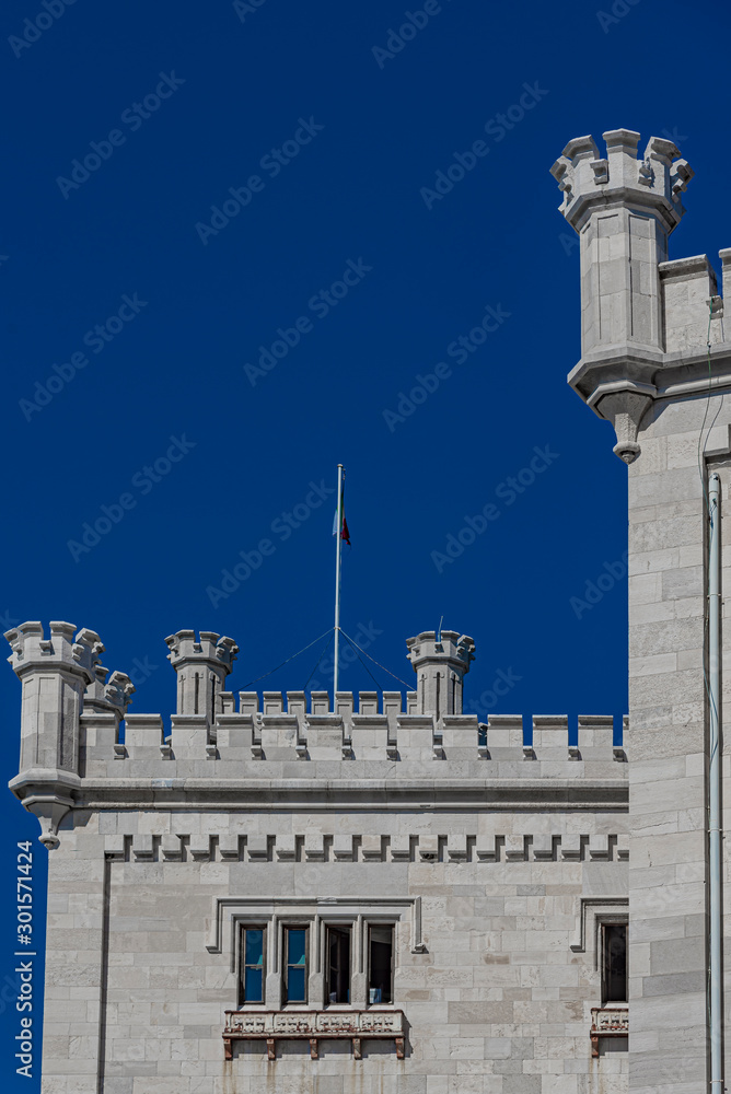 Fototapeta premium Castle in a blue sky