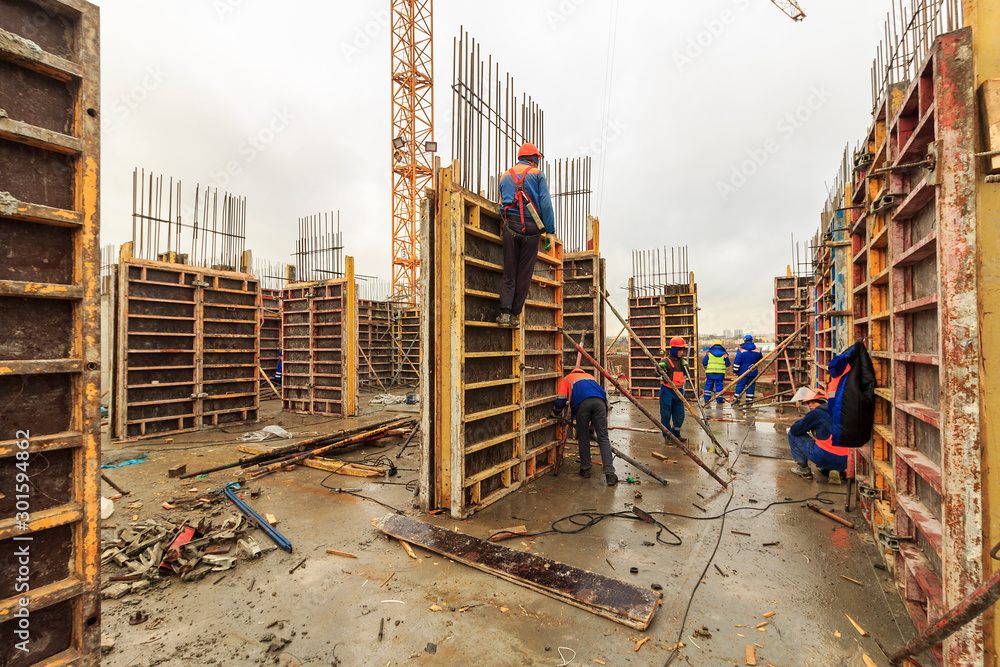 Formwork For Raft Fotografia do Stock: fill base plate. pit formation of grillage is ...
