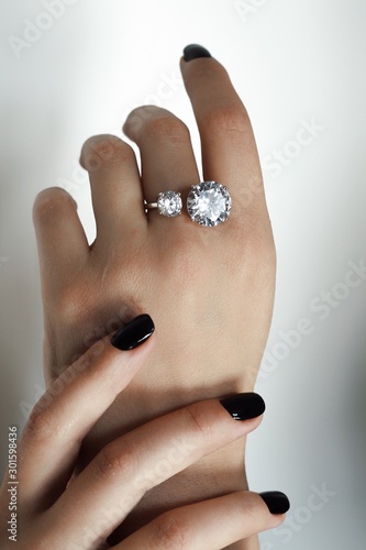 Obraz na płótnie Tender jewerly on female hand, close up shot w salonie