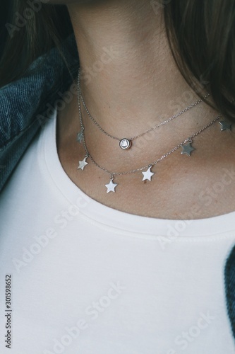 Obraz na płótnie Tender jewerly on female neck, close up shot w salonie