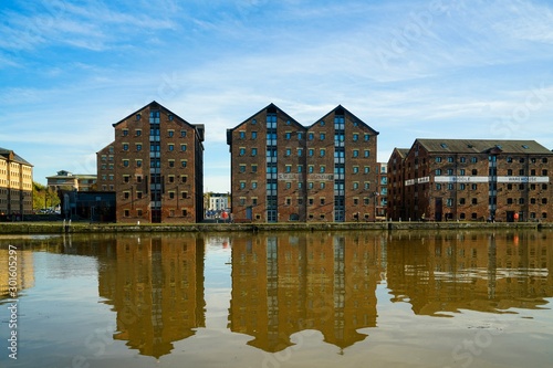 Obraz na płótnie warehouses at docks w salonie