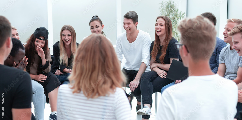 close up. group of young people sitting in a circle. - obrazy, fototapety, plakaty 