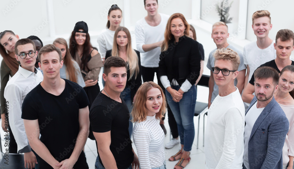 Obraz premium top view. group of young people standing in a circle