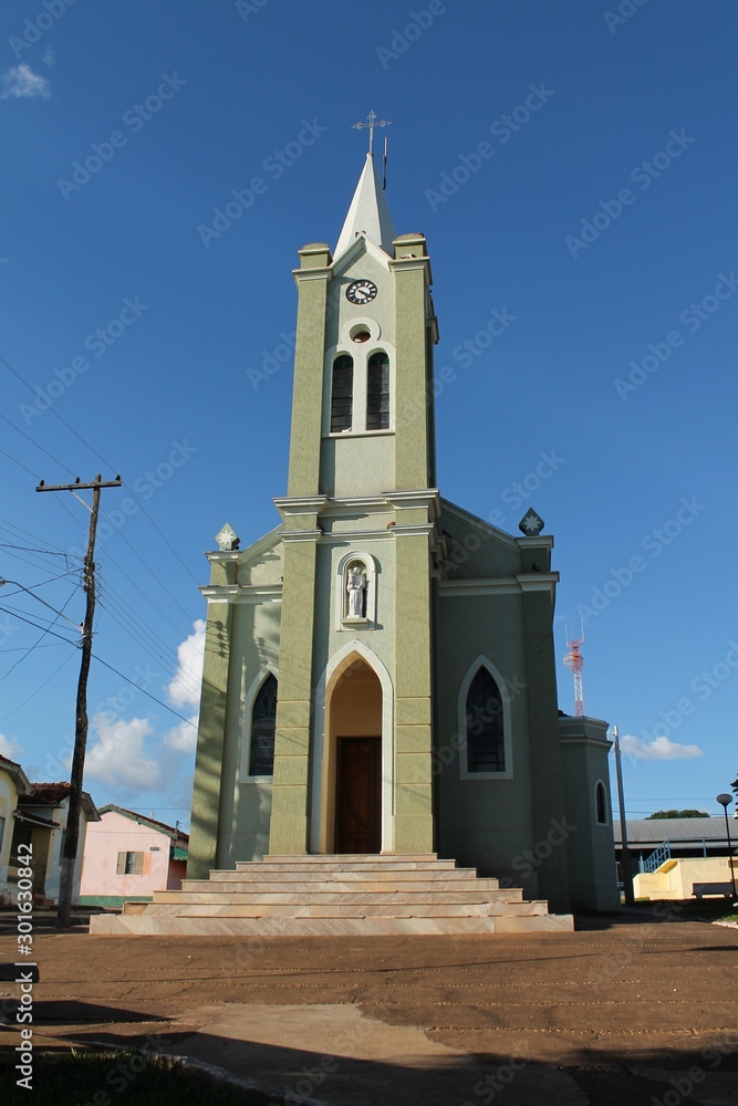 Obraz premium Old church and its square in a country town in Brazil - Marcondésia - Monte Azul Paulista - São Paulo - Brazil