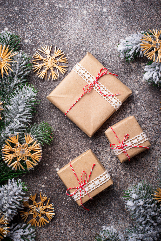 Christmas gift boxes in craft paper Christmas gift boxes in craft paper