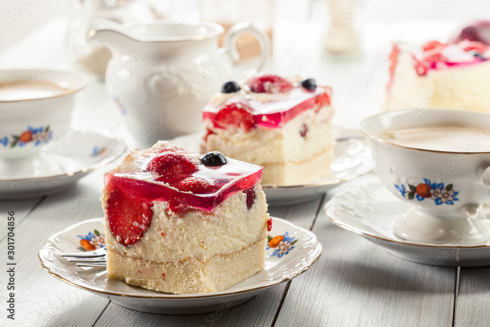 Cheesecake with strawberries, blueberry and jelly Cheesecake with strawberries, blueberry and jelly