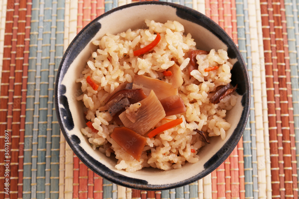 美味しそうな炊き込みご飯