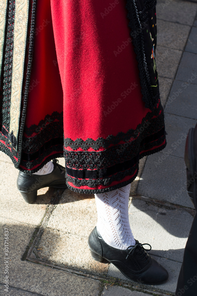 Falda y zapato tradicional 
