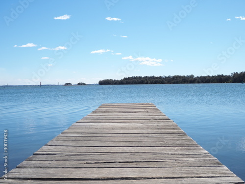 Fotografie pier on the blue lake