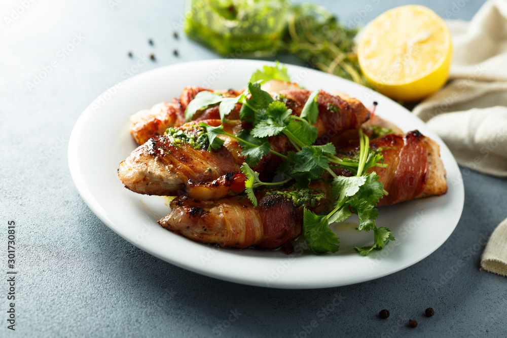 Chicken with bacon and pesto sauce Chicken with bacon and pesto sauce