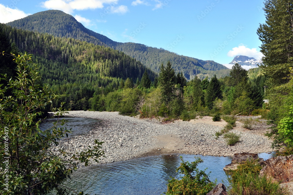 Einsames Flussbett in British Columbia, Kanada Einsames Flussbett in British Columbia, Kanada
