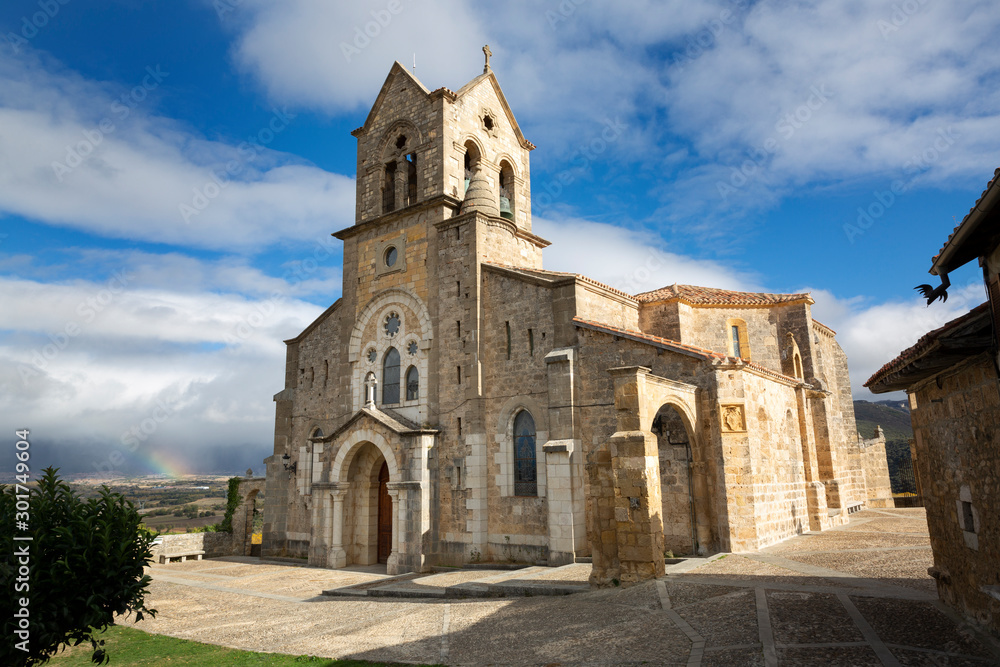 Iglesia fortificada de San Vicente Mártir y San Sebastián en la ciudad de Frías. Burgos España.