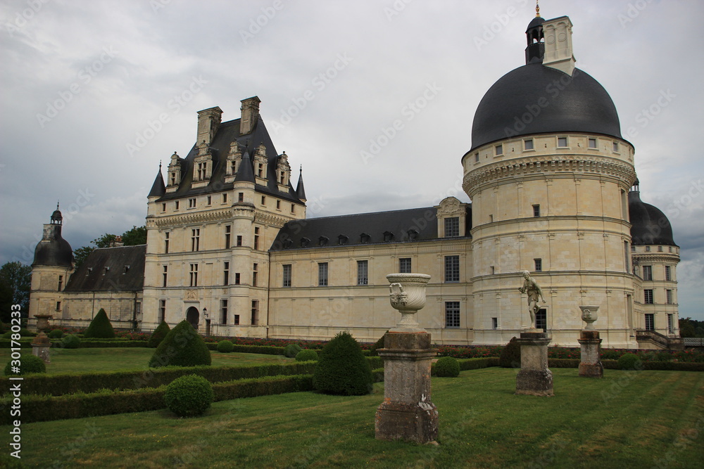 Vue latérale Château de Valençay temps orageux (Indre / centre Francd)