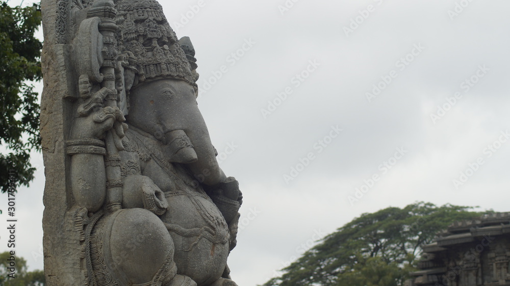 Obraz premium statue in temple