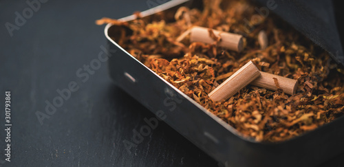 Fotografie cigarette machine with tobacco