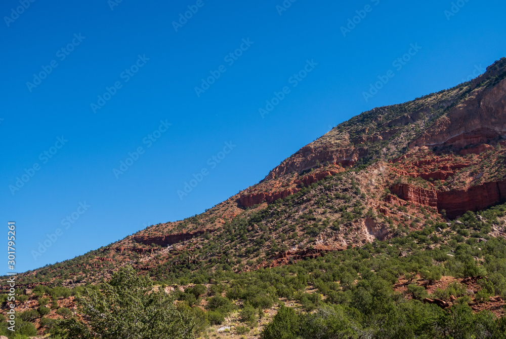 Naklejka premium Low angle landscape of multi-colored hillside in Jemez Springs, New Mexico