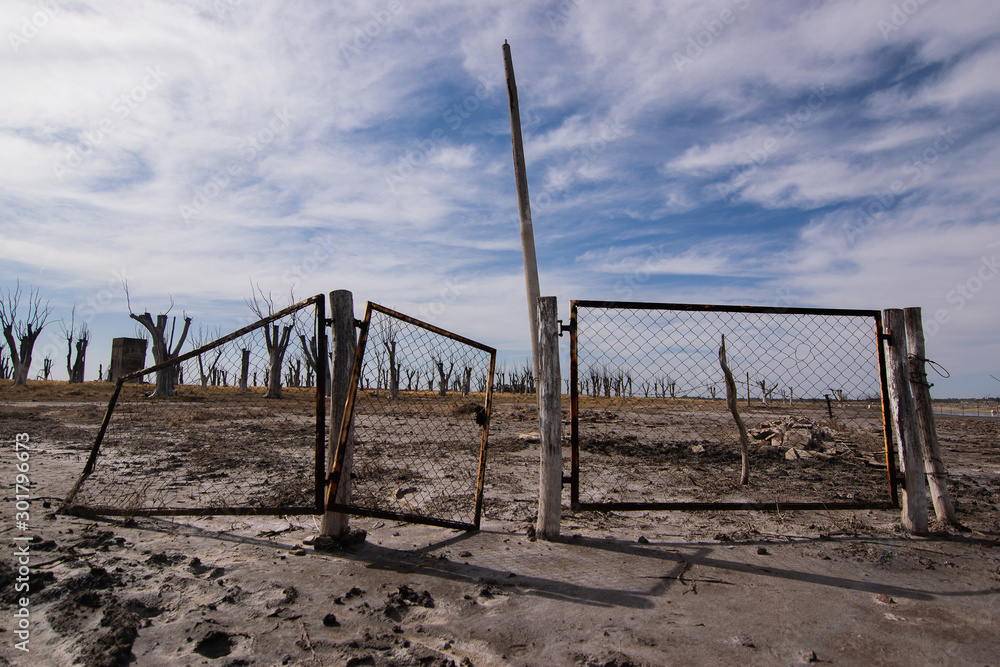 Desolador paisaje de la desaparecida Villa Lago Epecuén Desolador paisaje de la desaparecida Villa Lago Epecuén