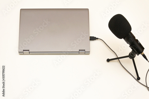 Fotografie simply equipment for a podcast