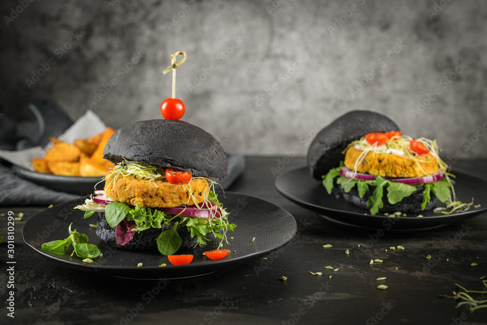 Tasty grilled veggie burgers - obrazy, fototapety, plakaty 