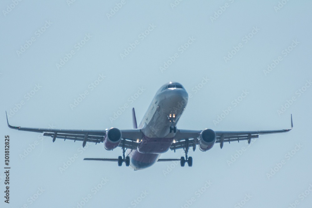 Fototapeta premium Airplane in a clear sky