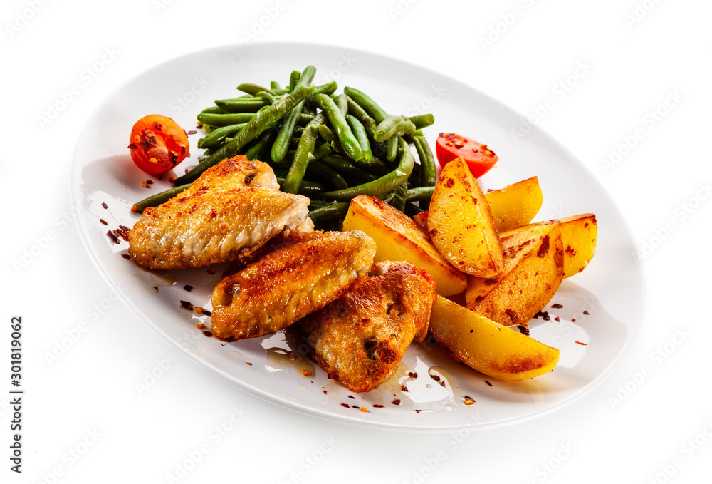 Fried chicken wings with baked potatoes and green beans Fried chicken wings with baked potatoes and green beans